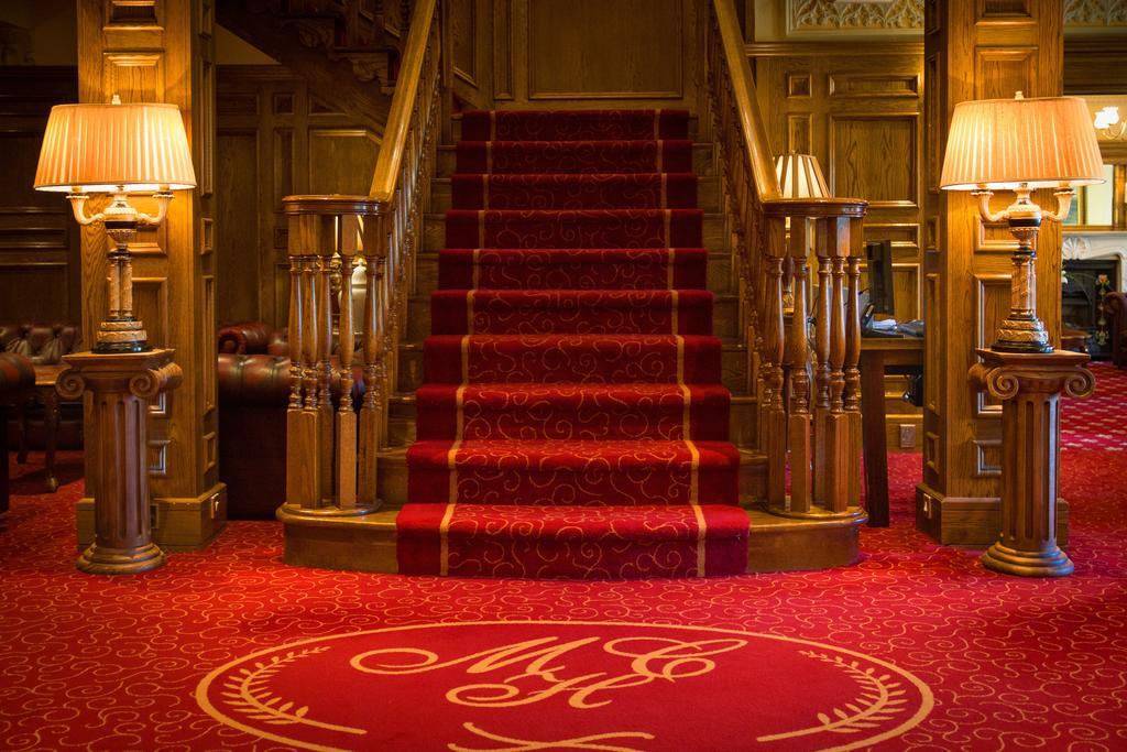 Meadow Court Hotel ラウレア エクステリア 写真