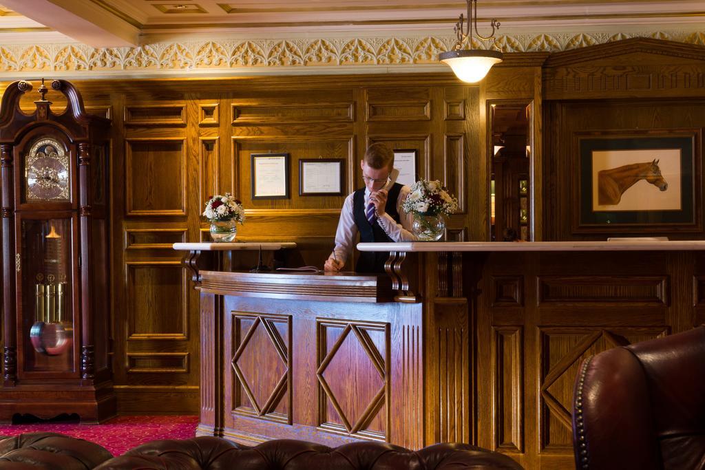 Meadow Court Hotel ラウレア エクステリア 写真