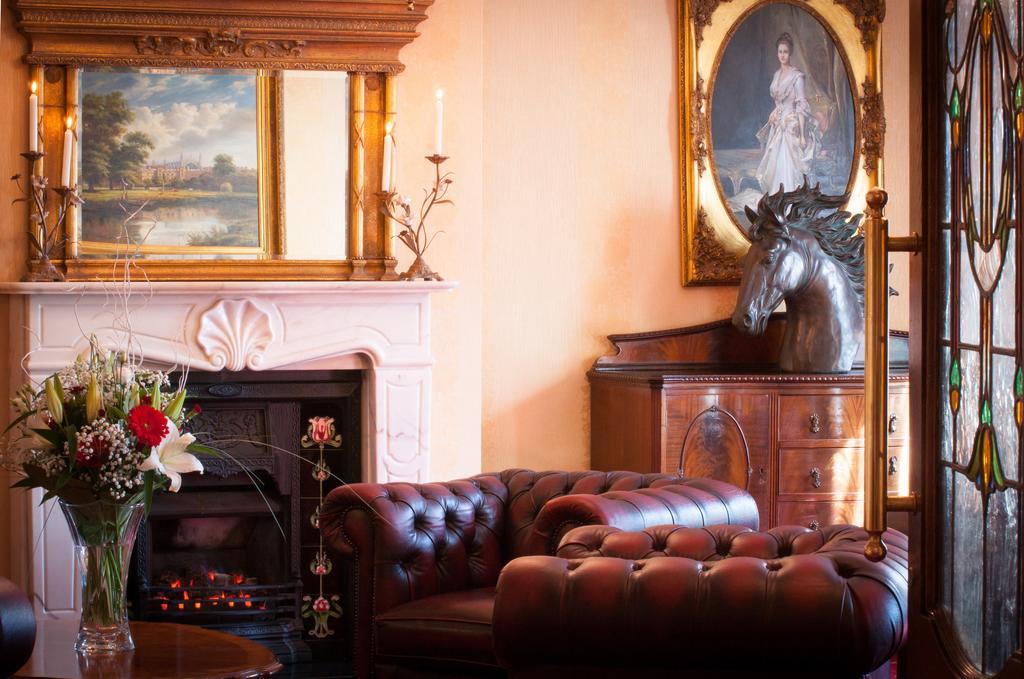 Meadow Court Hotel ラウレア エクステリア 写真