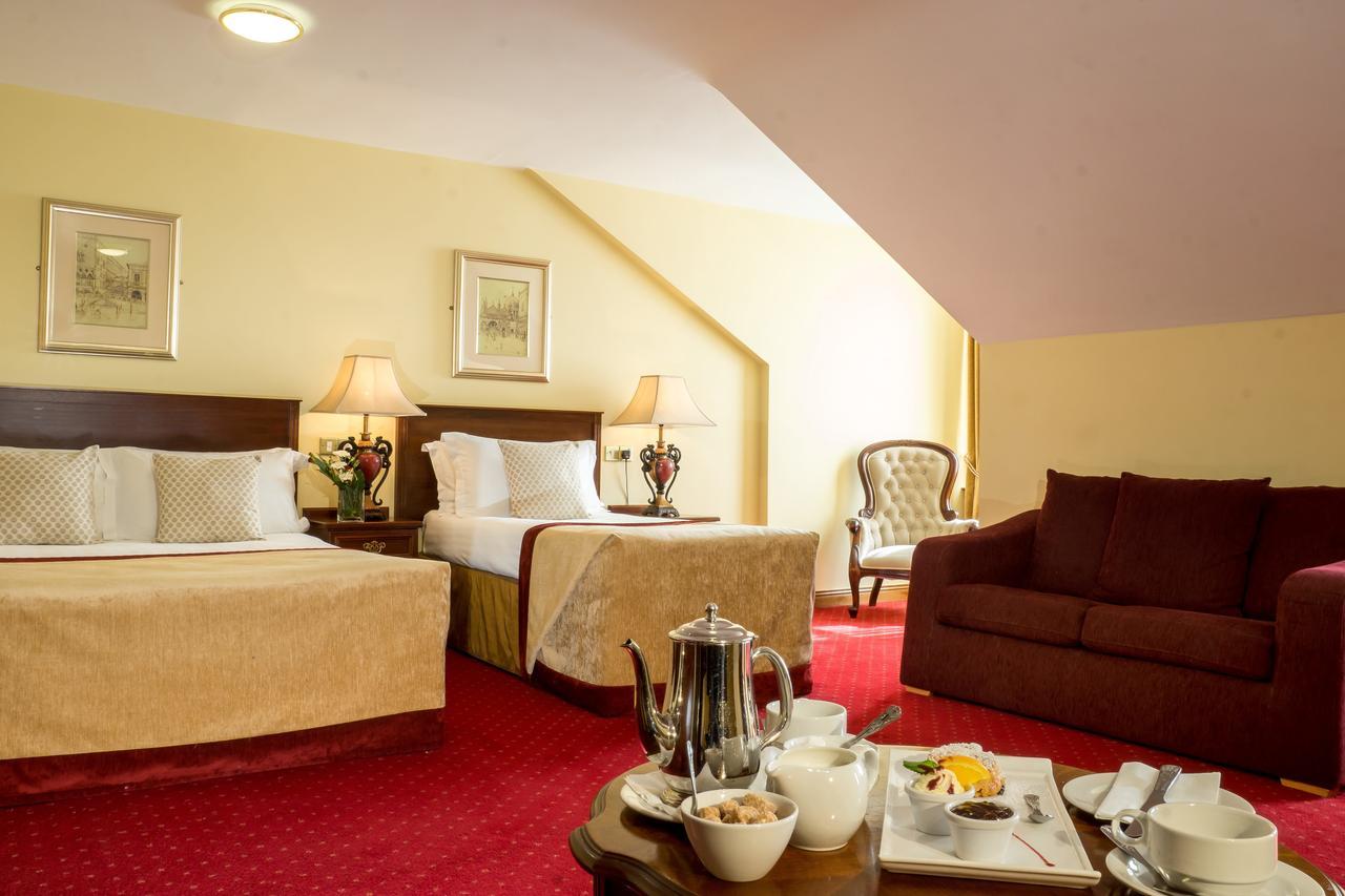 Meadow Court Hotel ラウレア エクステリア 写真